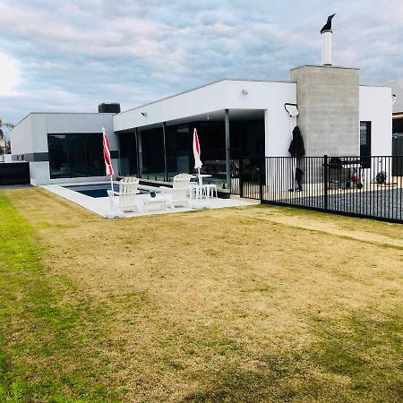 The Sinatra Holiday House - Couples Retreat Mulwala Exteriör bild