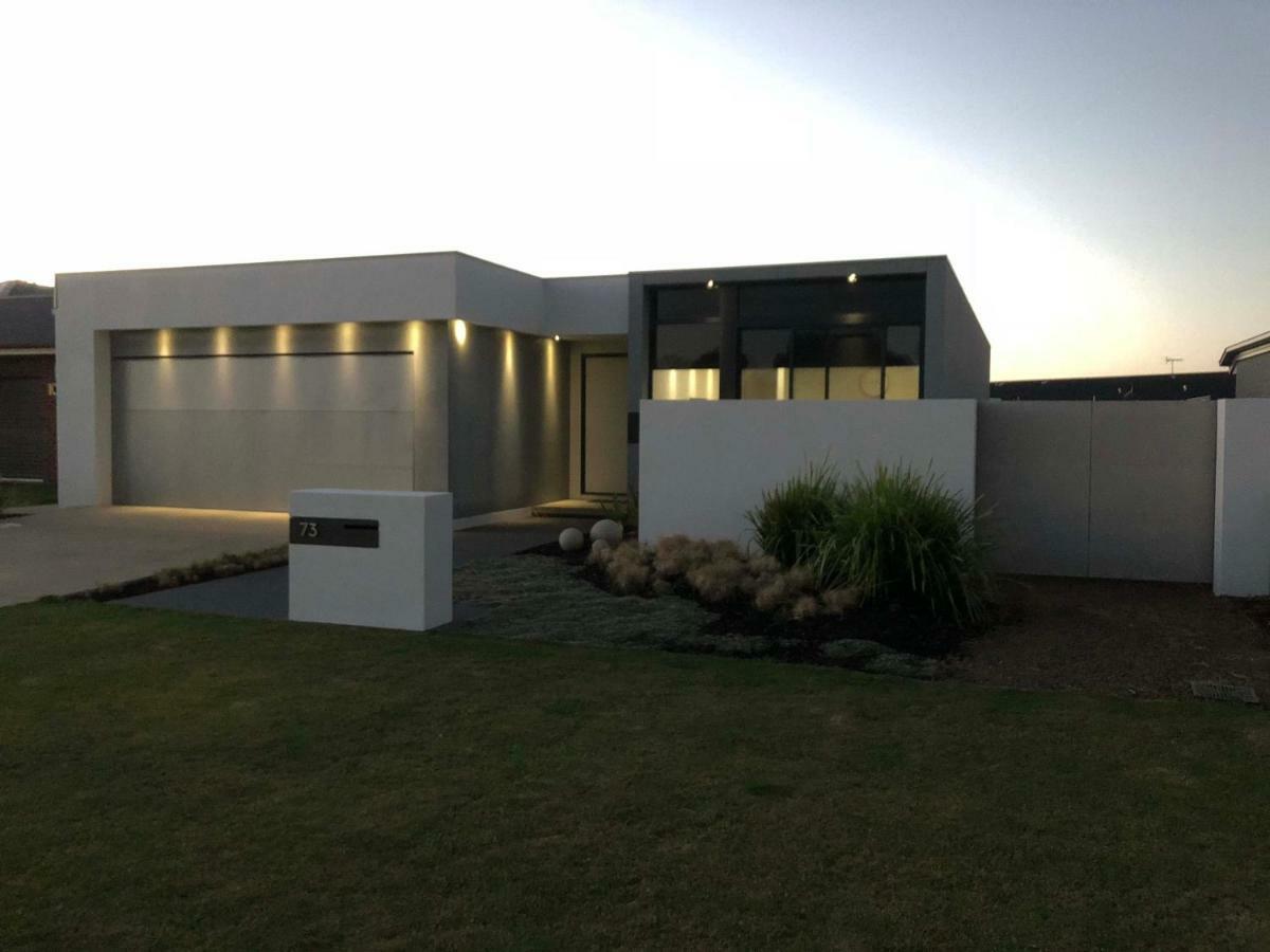 The Sinatra Holiday House - Couples Retreat Mulwala Exteriör bild