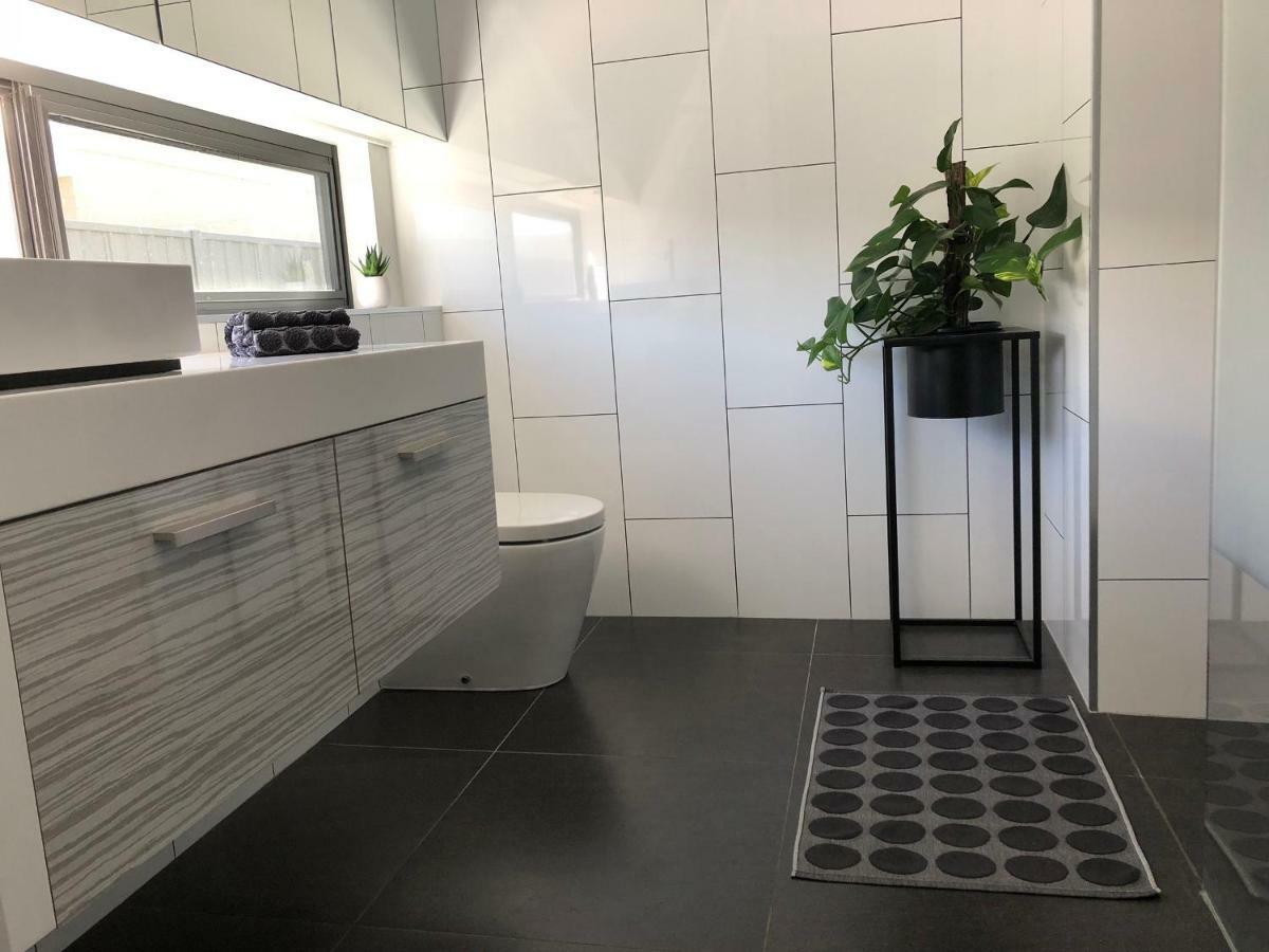 The Sinatra Holiday House - Couples Retreat Mulwala Exteriör bild